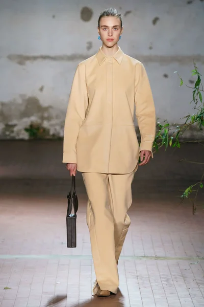 Look 30